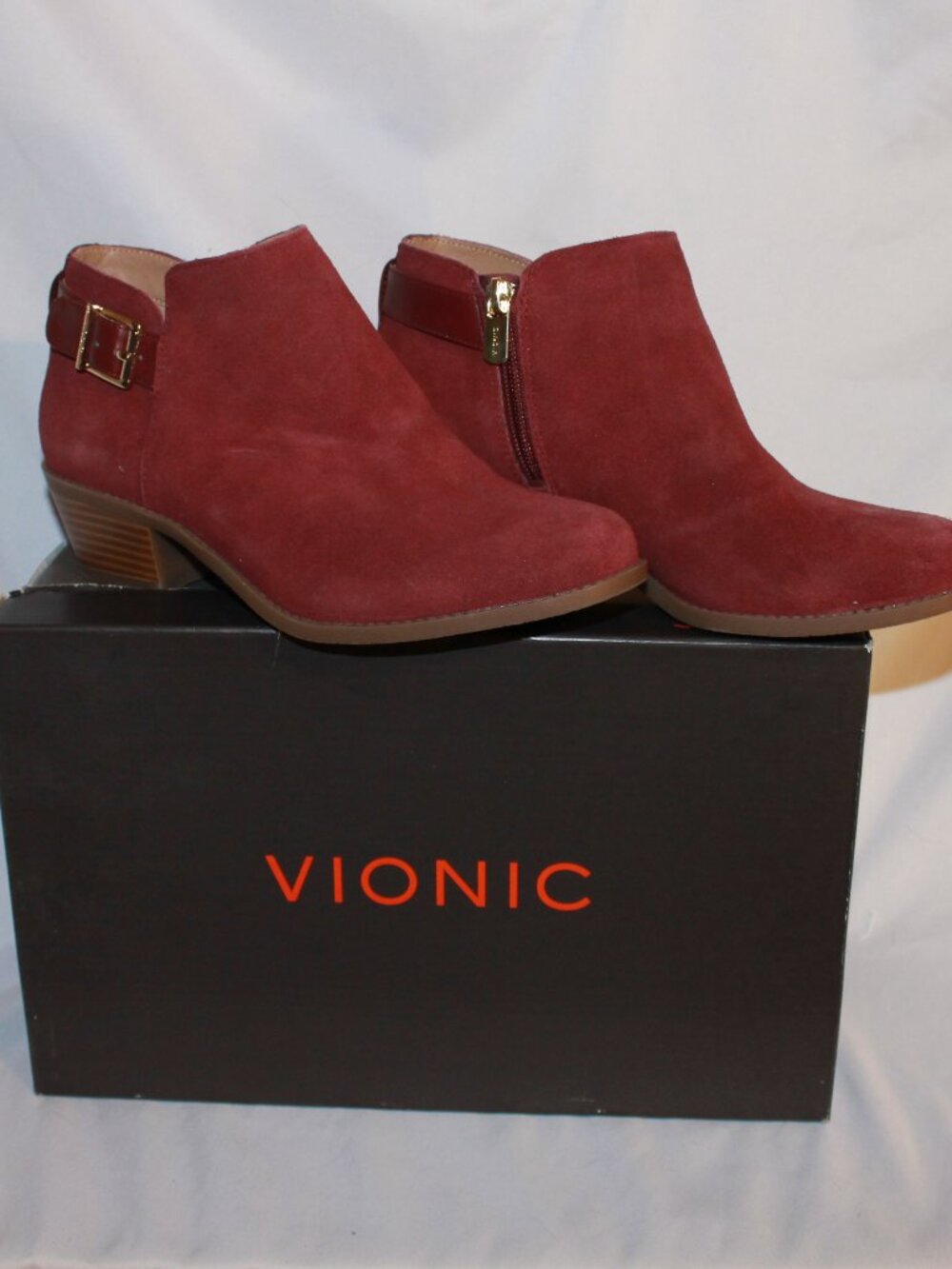 Vionic Millie Ankle Boots in Burgundy Suede